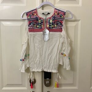 Tribal embroidered top Sz: M